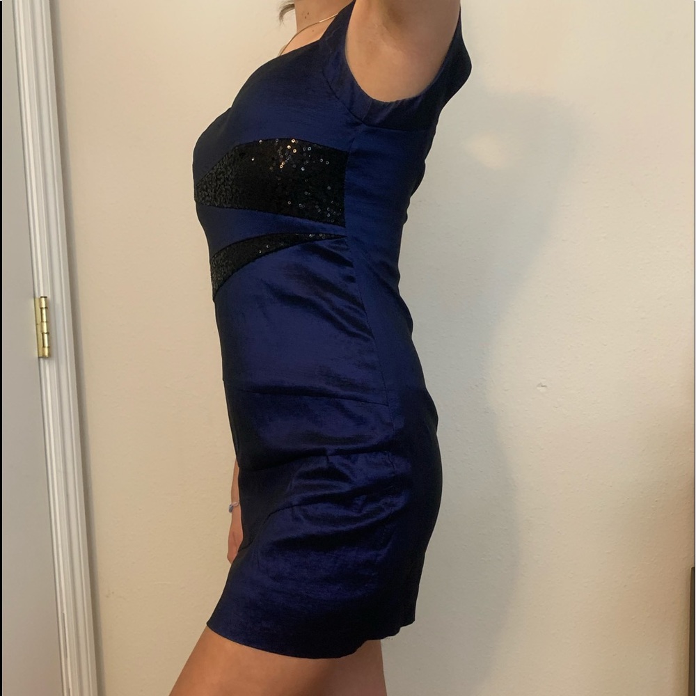 Dress - Picture 3 of 4